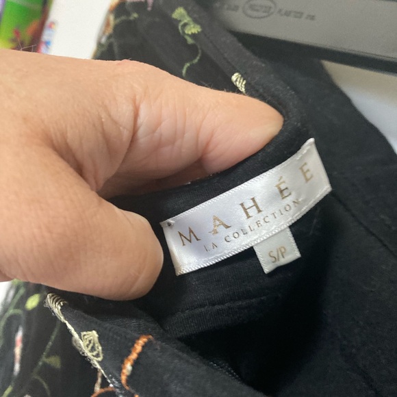 Beautiful skirt with flower patterns. Worn once. Like new - Picture 3 of 3